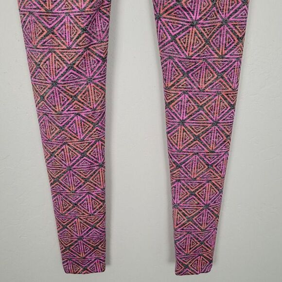 Pink Yoga Victoria's Secret Size XS Leggings Geometric Pink Orange Gray - Picture 6 of 12